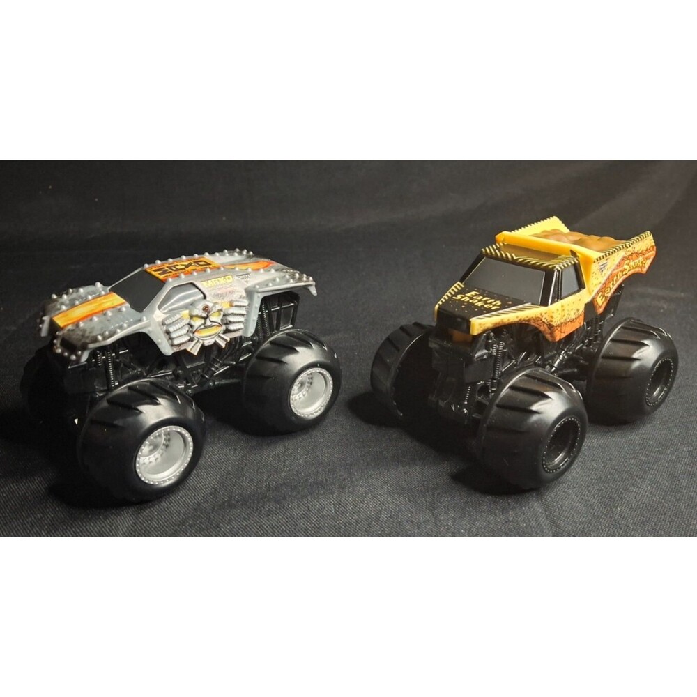 Spin Master Monster Jam Max-D & Earth Shaker 1/64 4"